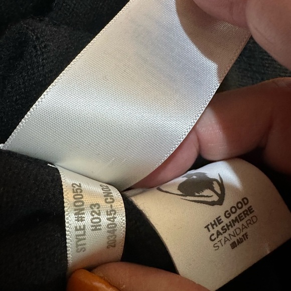 Madewell Responsible Cashmere V Neck Sweater True Black Small NWT - Picture 8 of 9